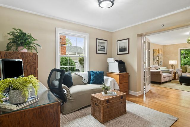 501 N Douglas Avenue, Arlington Heights, IL 60004