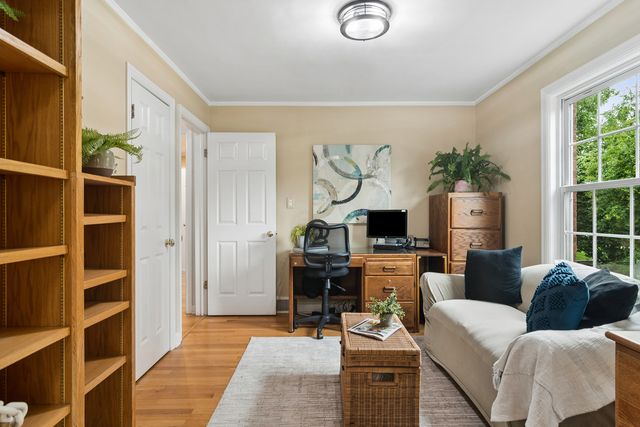 501 N Douglas Avenue, Arlington Heights, IL 60004