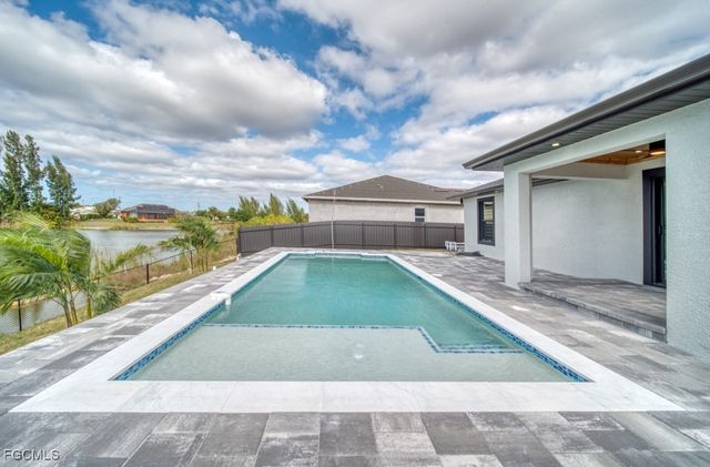 2014 NW 17th AVE, Cape Coral, FL 33993