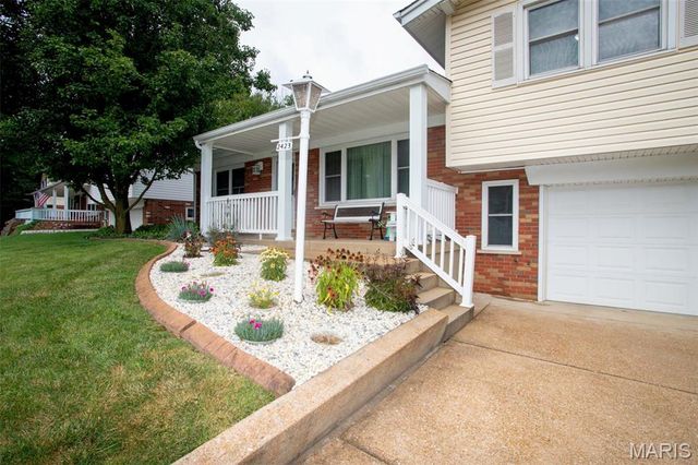 2423 Chaucer Avenue, Overland, MO 63114