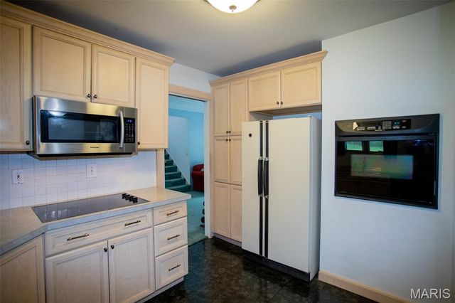 2423 Chaucer Avenue, Overland, MO 63114