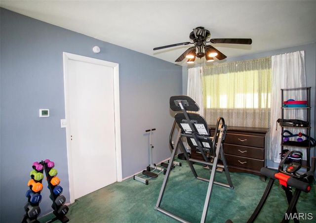 2423 Chaucer Avenue, Overland, MO 63114