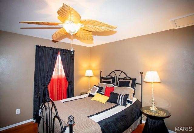 2423 Chaucer Avenue, Overland, MO 63114