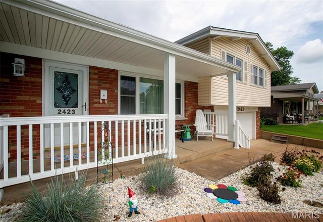 2423 Chaucer Avenue, Overland, MO 63114