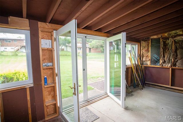 2423 Chaucer Avenue, Overland, MO 63114