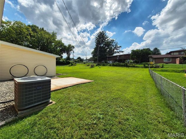 2423 Chaucer Avenue, Overland, MO 63114