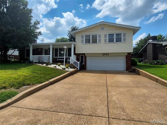 2423 Chaucer Avenue, Overland, MO 63114
