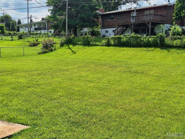 2423 Chaucer Avenue, Overland, MO 63114