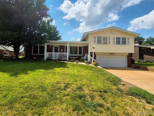 2423 Chaucer Avenue, Overland, MO 63114