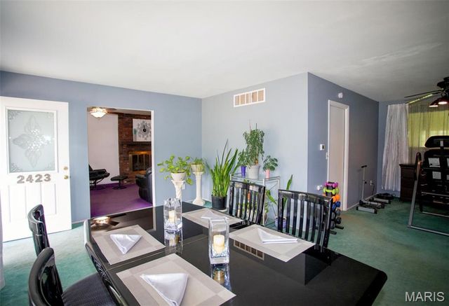 2423 Chaucer Avenue, Overland, MO 63114