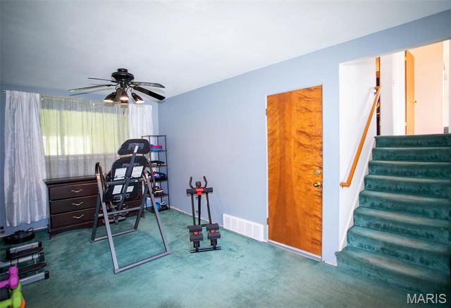 2423 Chaucer Avenue, Overland, MO 63114