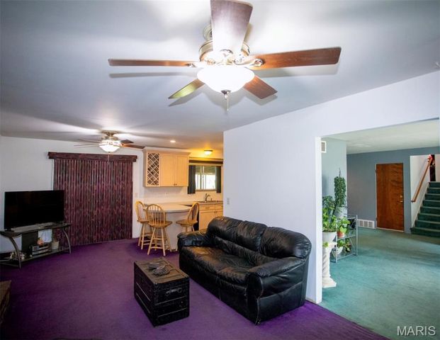 2423 Chaucer Avenue, Overland, MO 63114