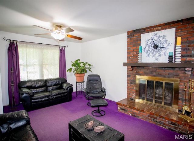 2423 Chaucer Avenue, Overland, MO 63114