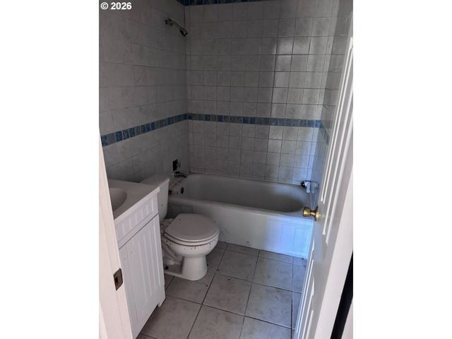 1807 Ne WALNUT Ave, Wood Village, OR 97060