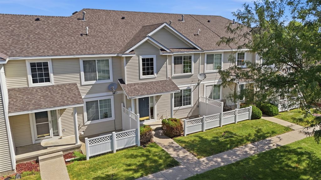 Image 1 of property listing at 2713 NW Heritage Avenue, Ankeny, IA 50023