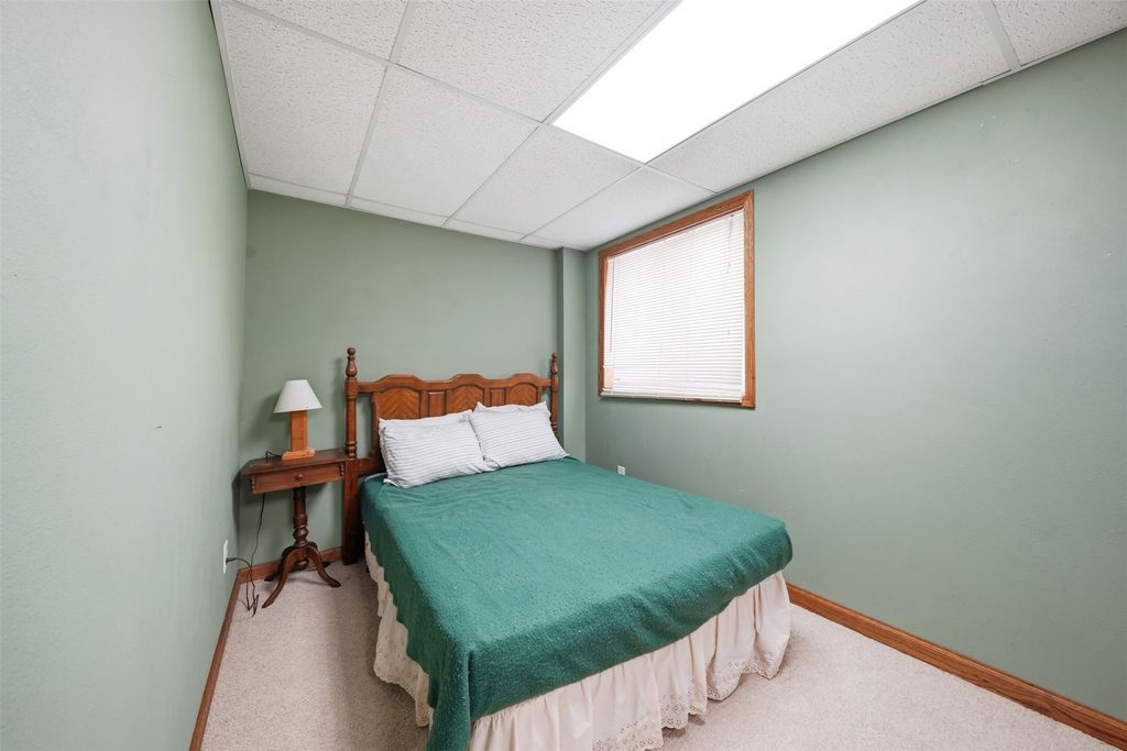 Image 13 of property listing at 2713 NW Heritage Avenue, Ankeny, IA 50023
