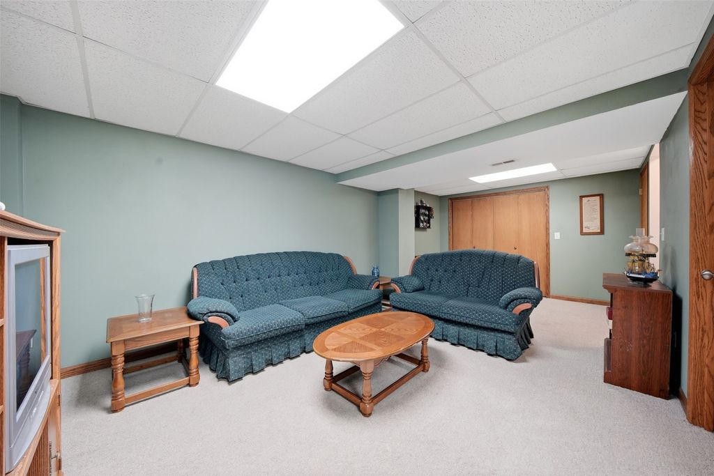 Image 14 of property listing at 2713 NW Heritage Avenue, Ankeny, IA 50023