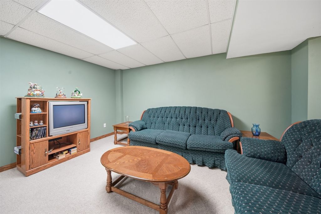 Image 15 of property listing at 2713 NW Heritage Avenue, Ankeny, IA 50023