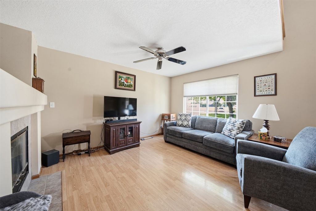 Image 2 of property listing at 2713 NW Heritage Avenue, Ankeny, IA 50023