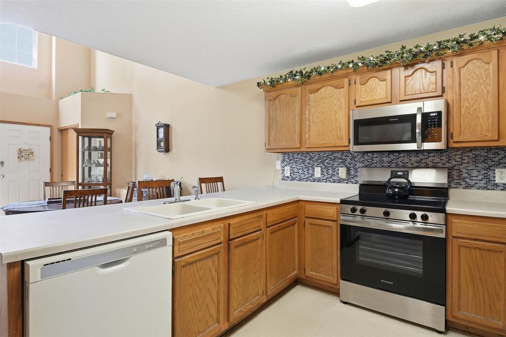 Image 4 of property listing at 2713 NW Heritage Avenue, Ankeny, IA 50023