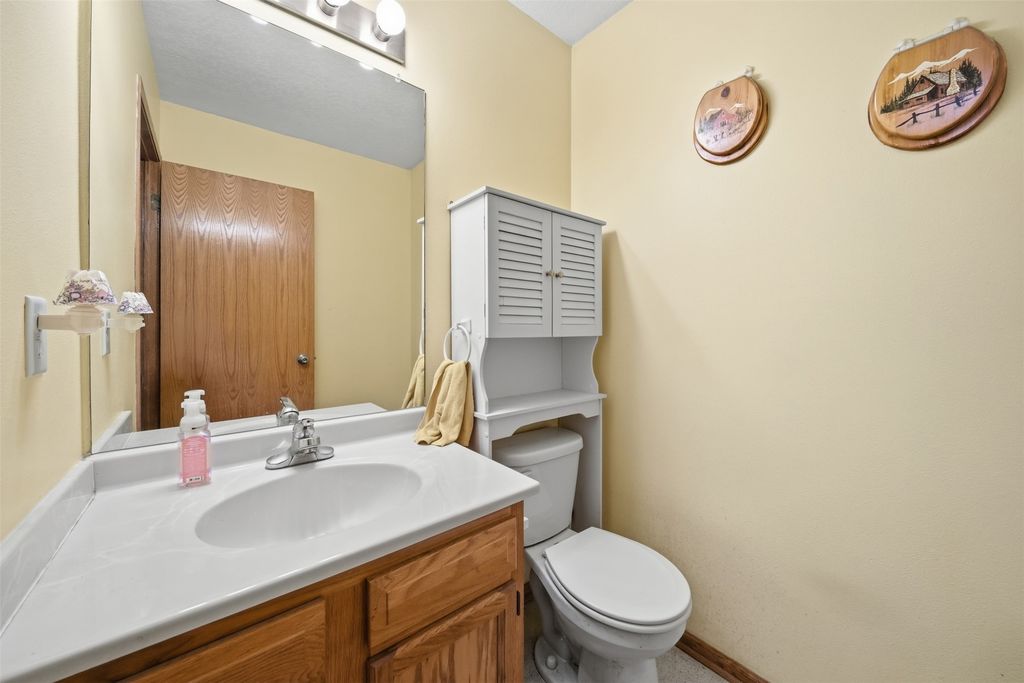 Image 5 of property listing at 2713 NW Heritage Avenue, Ankeny, IA 50023
