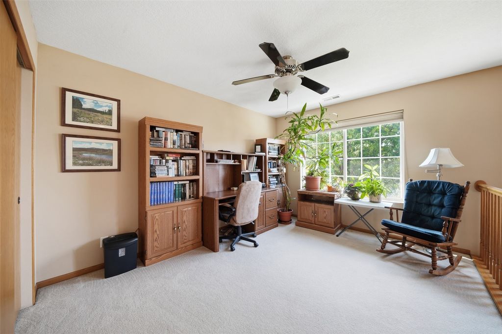 Image 6 of property listing at 2713 NW Heritage Avenue, Ankeny, IA 50023