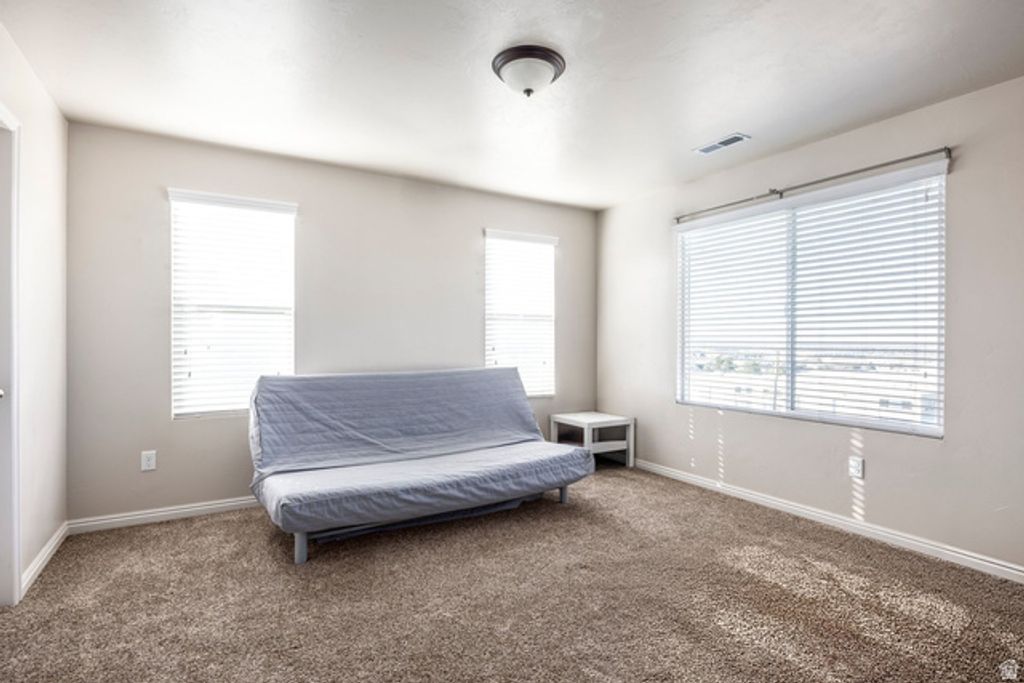 Image 11 of property listing at 688 W GALLANT DR, Bluffdale, UT 84065