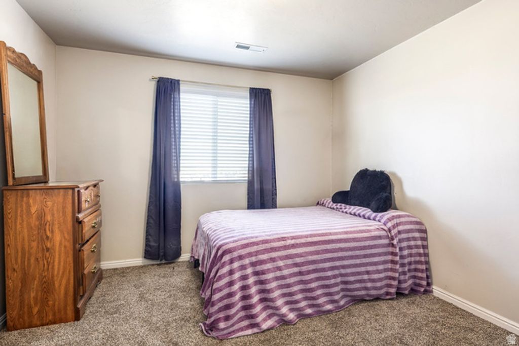 Image 13 of property listing at 688 W GALLANT DR, Bluffdale, UT 84065