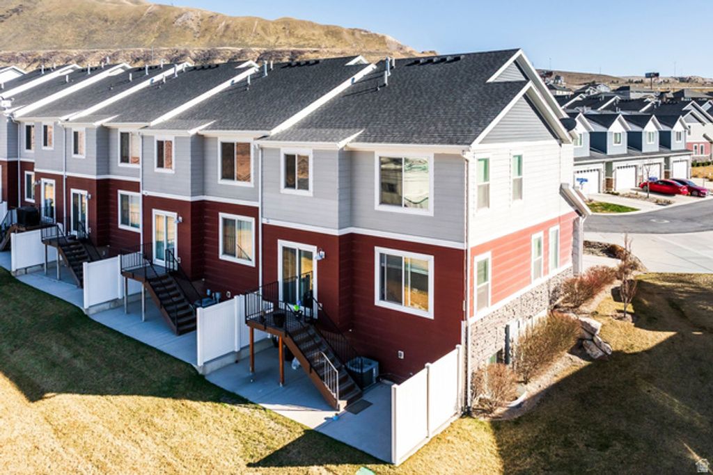 Image 20 of property listing at 688 W GALLANT DR, Bluffdale, UT 84065