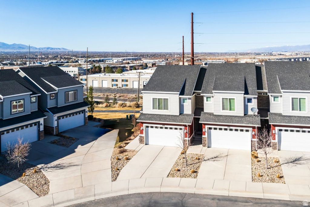 Image 22 of property listing at 688 W GALLANT DR, Bluffdale, UT 84065