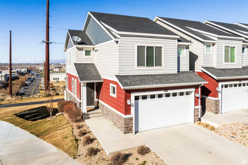 Image 26 of property listing at 688 W GALLANT DR, Bluffdale, UT 84065