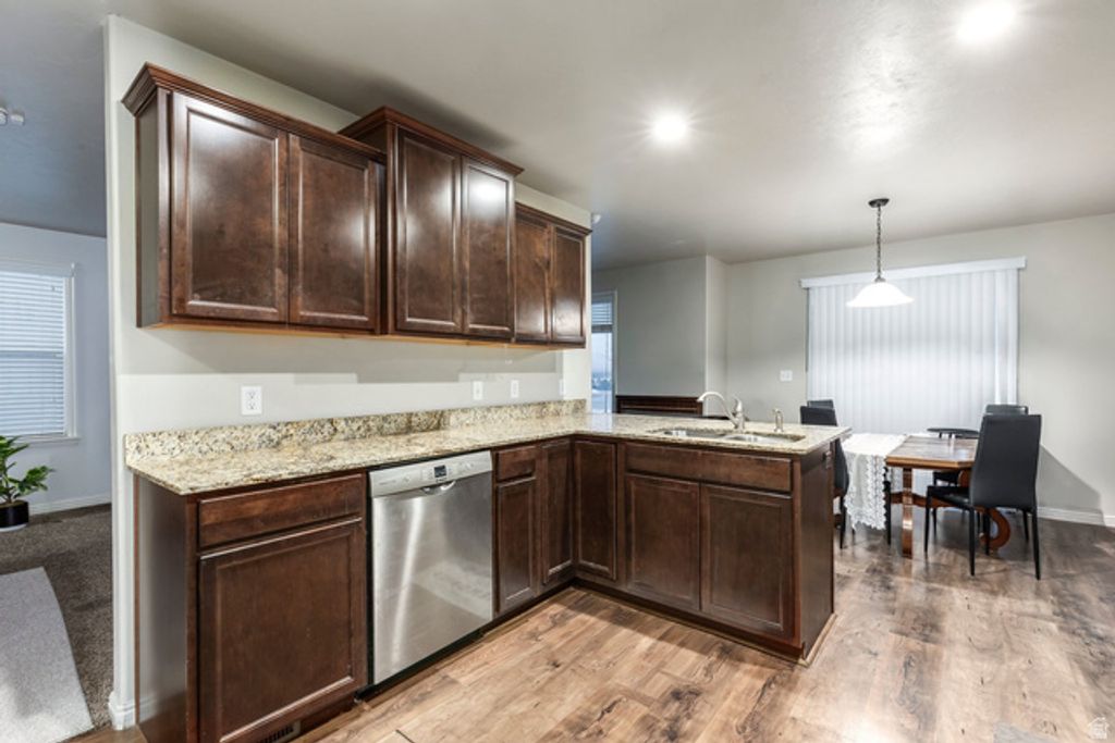 Image 6 of property listing at 688 W GALLANT DR, Bluffdale, UT 84065