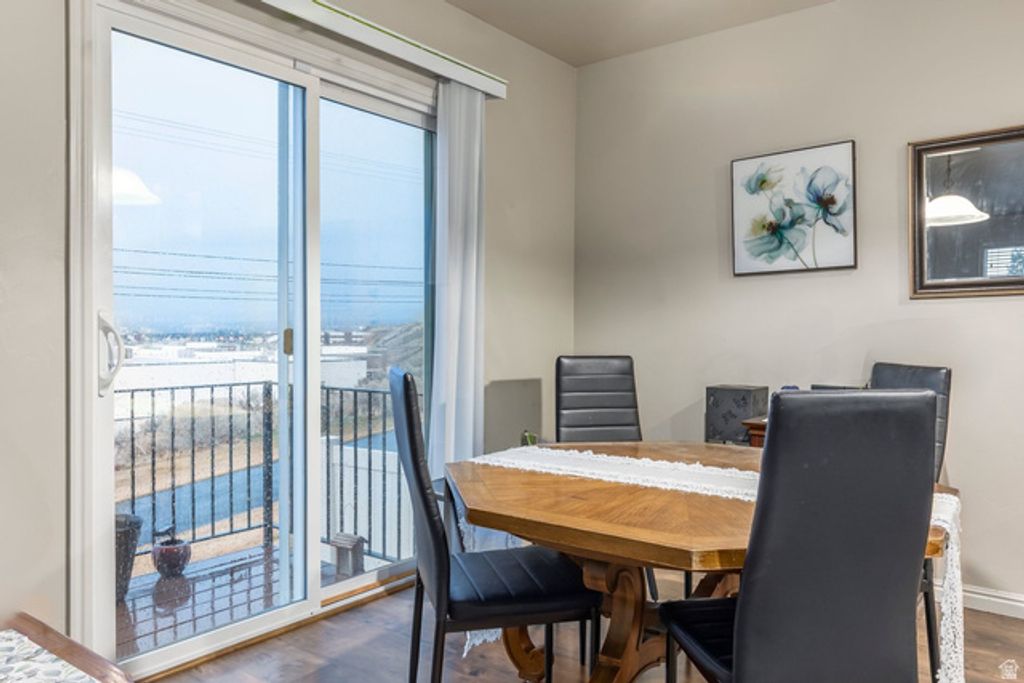 Image 8 of property listing at 688 W GALLANT DR, Bluffdale, UT 84065