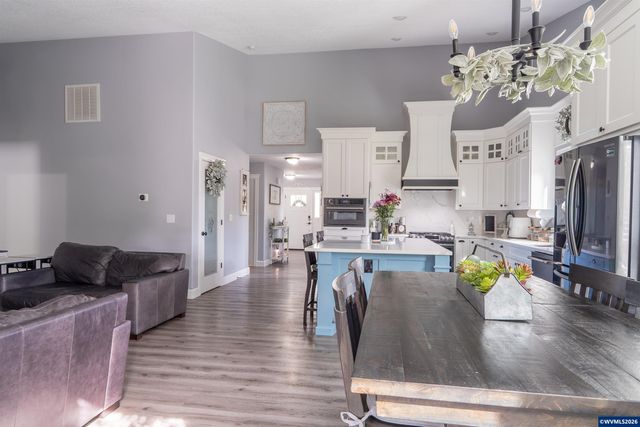 5090 Hearth Ct NE, Salem, OR 97305