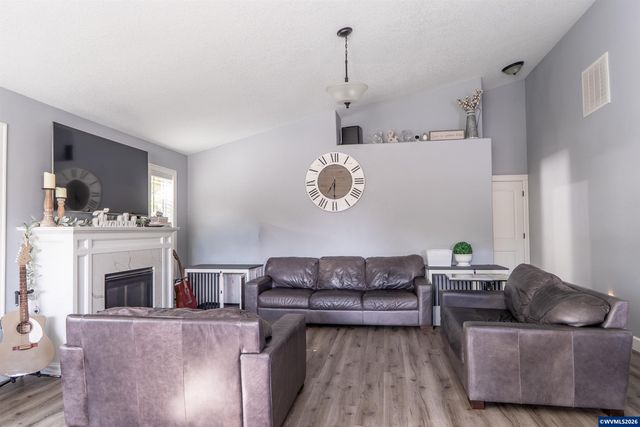 5090 Hearth Ct NE, Salem, OR 97305