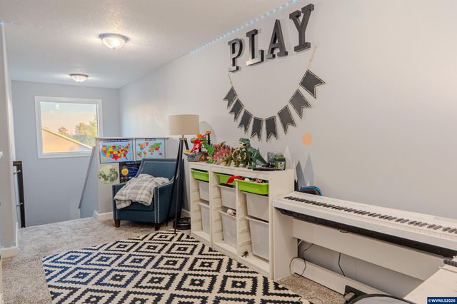 5090 Hearth Ct NE, Salem, OR 97305