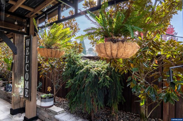 5090 Hearth Ct NE, Salem, OR 97305