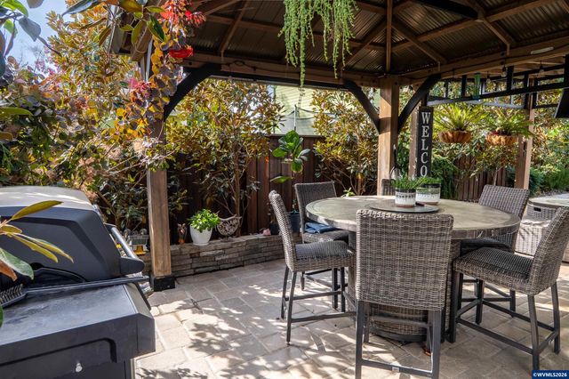 5090 Hearth Ct NE, Salem, OR 97305