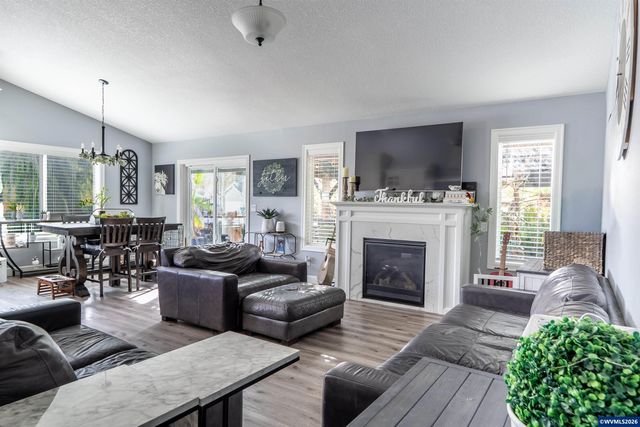 5090 Hearth Ct NE, Salem, OR 97305
