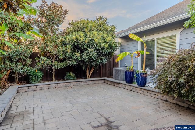 5090 Hearth Ct NE, Salem, OR 97305