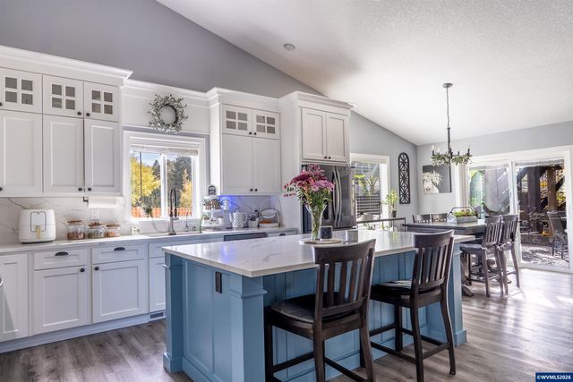 5090 Hearth Ct NE, Salem, OR 97305