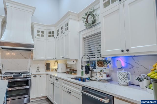 5090 Hearth Ct NE, Salem, OR 97305