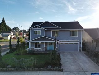 5090 Hearth Ct NE, Salem, OR 97305