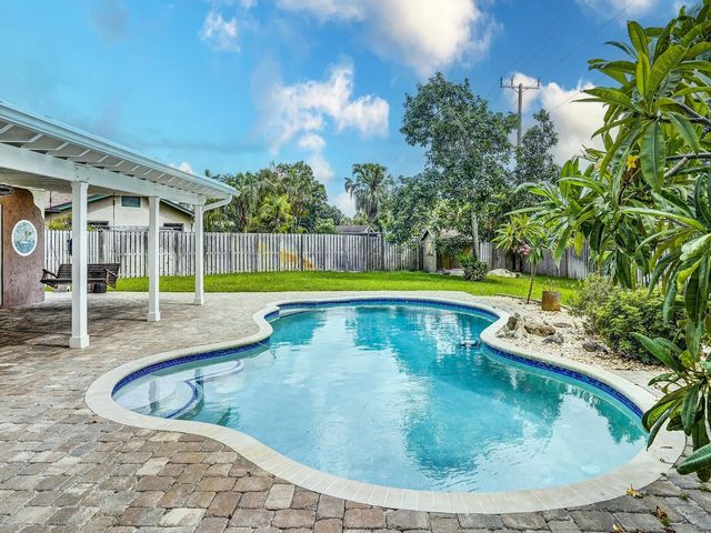 5700 SW 115TH Avenue, Cooper City, FL 33330