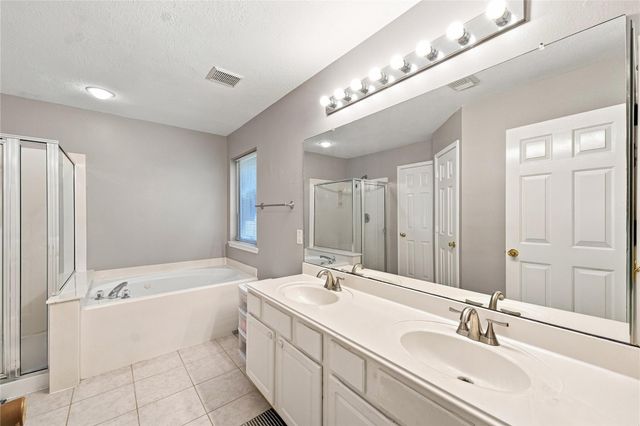 217 Fox Springs Court, Dickinson, TX 77539