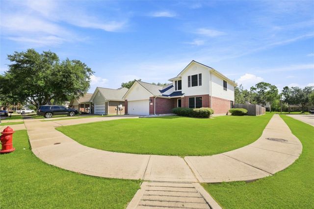 217 Fox Springs Court, Dickinson, TX 77539