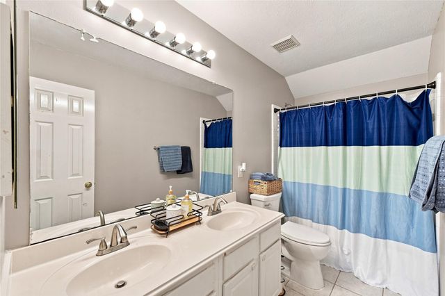 217 Fox Springs Court, Dickinson, TX 77539
