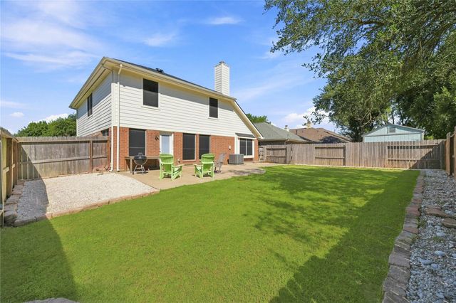 217 Fox Springs Court, Dickinson, TX 77539