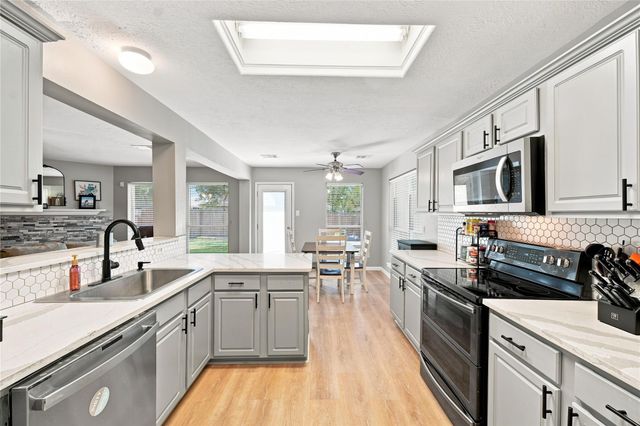 217 Fox Springs Court, Dickinson, TX 77539