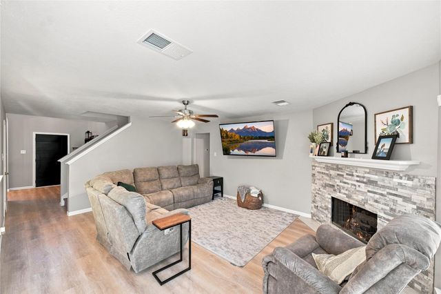 217 Fox Springs Court, Dickinson, TX 77539